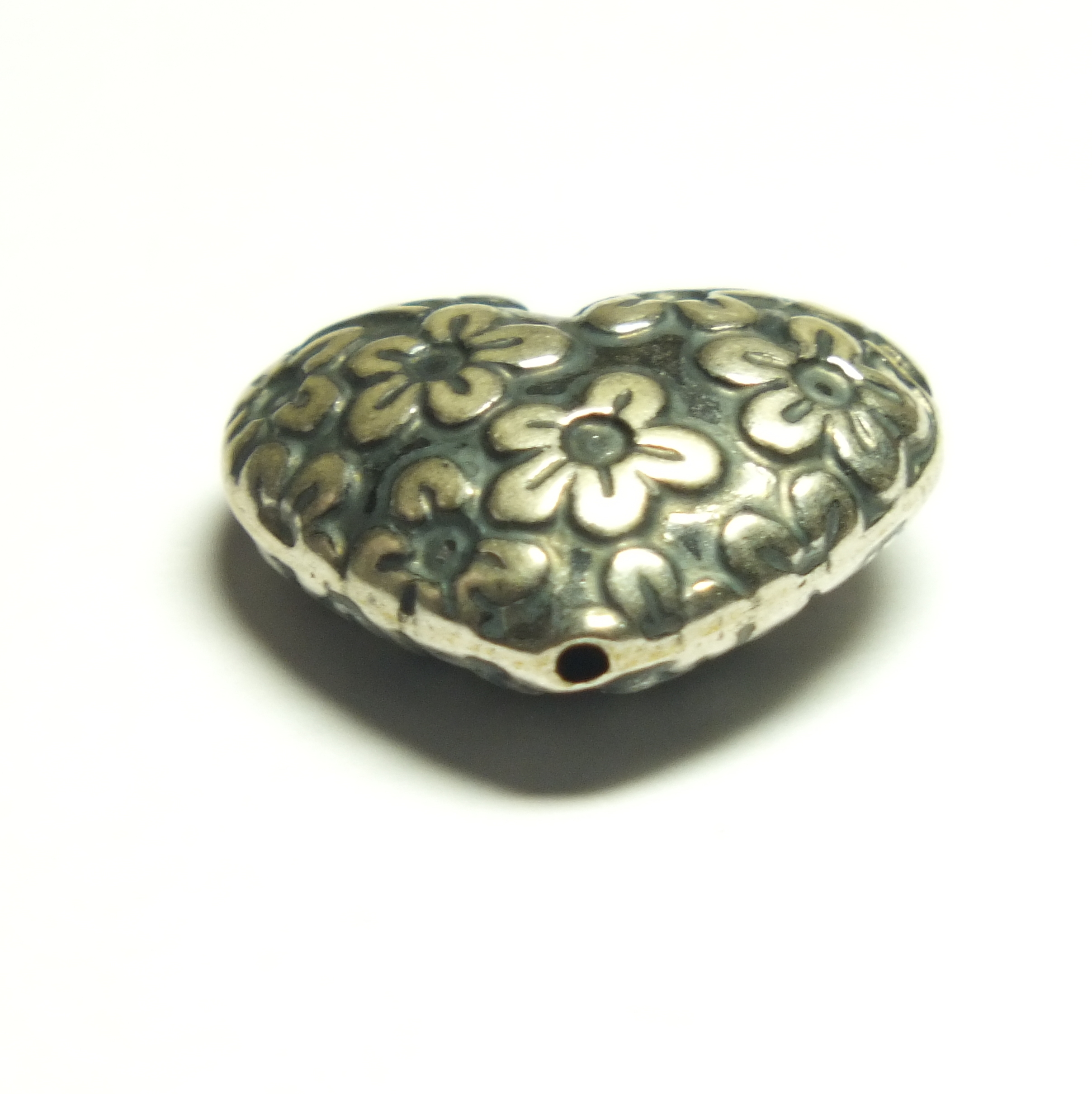 Sterling Silver Heart with Flower Motif 17x14x6mm - Image 2
